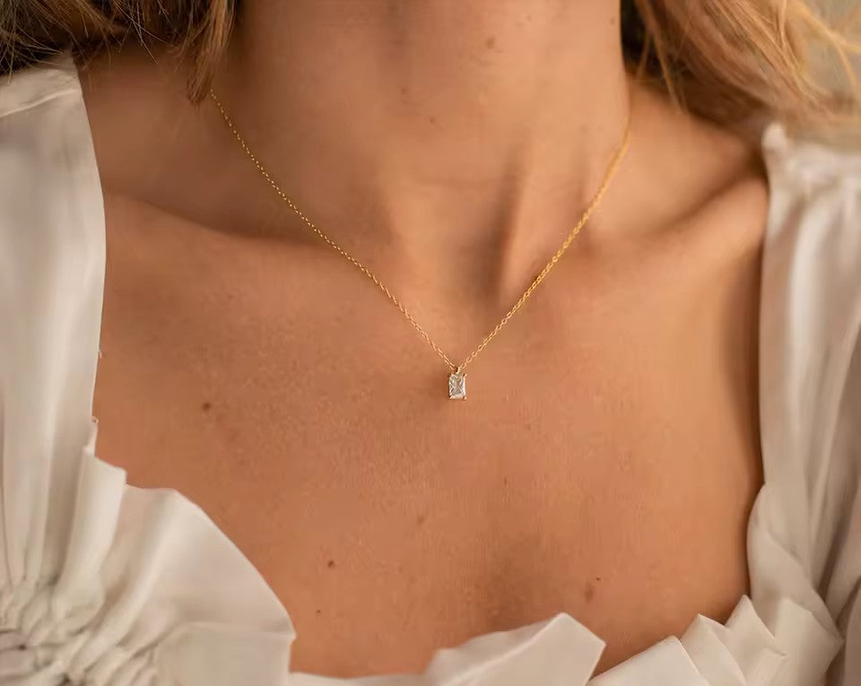 Colar Retangular em Aço Inox com Banho de Ouro Amarelo 18K