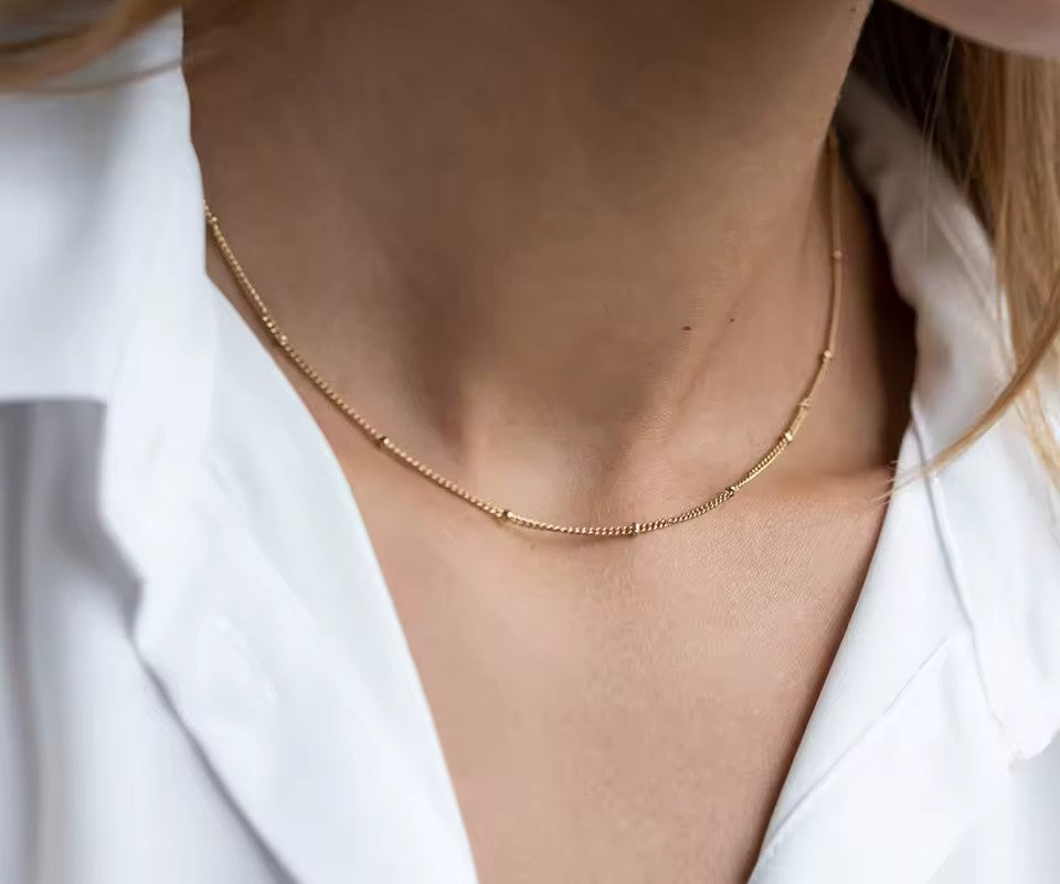 Colar Choker de Bolinhas em Aço Inox com Banho de Ouro Amarelo 18K